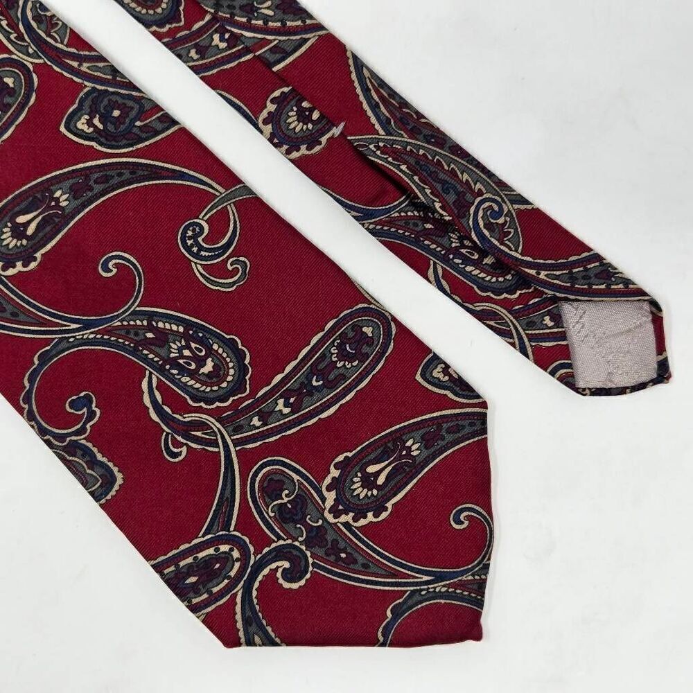 CHRISTIAN DIOR USA SILK TIE RED GREEN PAISLEY SATIN 3.5" X 57"
